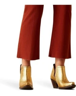 Ariat High-Rise Jazmine Flare in Burgundy | Jeans -Shoefinity Shop 811LV40NGYL. AC SR736920